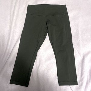 Lululemon leggings capris - size s
